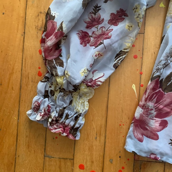 En sainson floral blouse with rushing - Picture 3 of 6